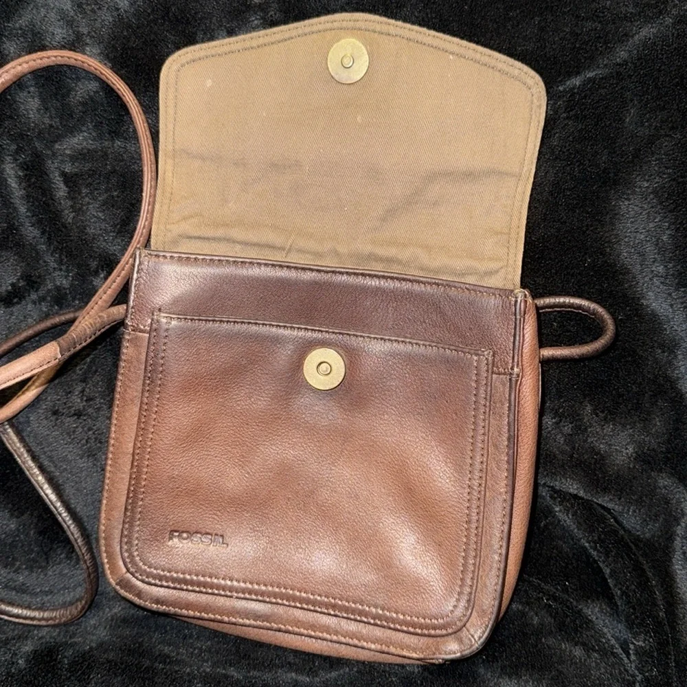 Fossil crossbody bag purse brown 100% Genuine leather.